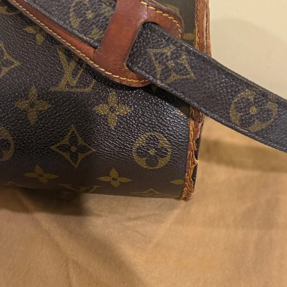 Authentic Louis Vuitton Monogram Marne Louis Vuitton handbag (Model No. M51369)